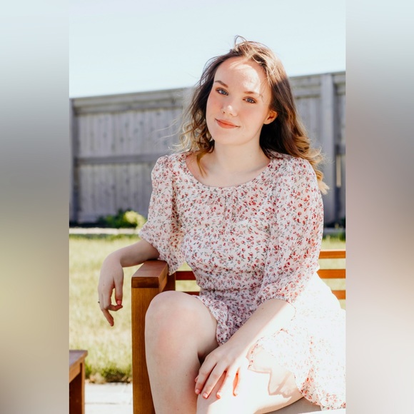 Sheer Sleeved Floral Lauren Dress - Picture 2 of 5